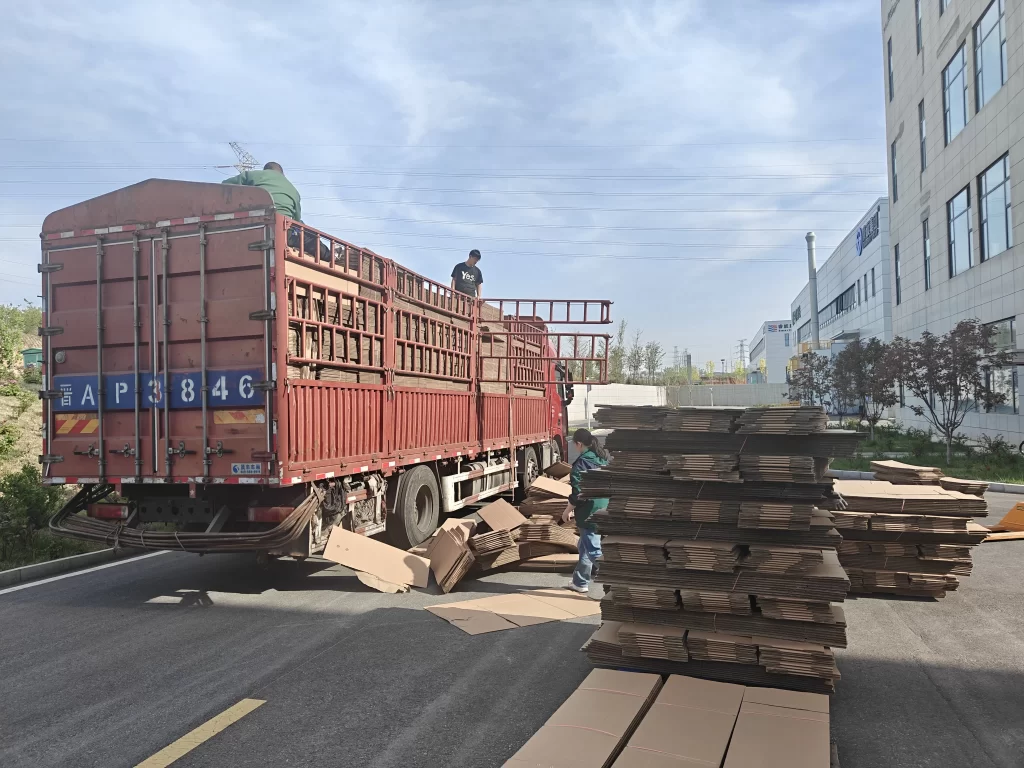 Packaging and Unloading Photos